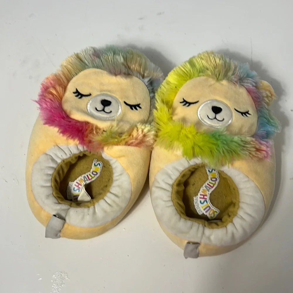 Squishmallow Sz 2-3 Youth Yellow Lion Graphic Plush Slippers